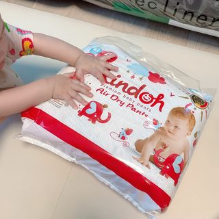 킨도 프리미엄 에어드라이v2 팬티형 기저귀 — 5점을 준 리뷰어가 2021년 6월 올린 사용 사진