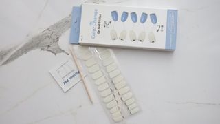 [네일가게] 햇빛에 닿으면 색이 변하는 신기한 햇살 반전 네일스티커_B — 5점을 준 리뷰어가 2021년 8월 올린 사용 사진