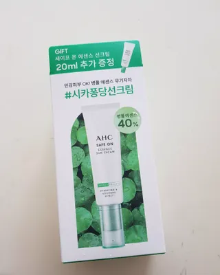 [AHC] 세이프온 에센스 선크림 올리브영 스페셜 증정 기획세트 — 5점을 준 리뷰어가 2022년 6월 올린 사용 사진