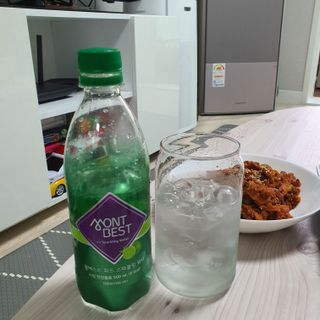 몽베스트 Montbest with Sparkling water Lime20병 — 5점을 준 리뷰어가 2022년 8월 올린 사용 사진