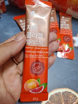 자연에온 핑크 자몽 착즙 100mL 10개입 1BOX +가 득담은 자몽 콜라겐 젤리스틱 1BOX — 5점을 준 리뷰어가 2021년 6월 올린 사용 사진