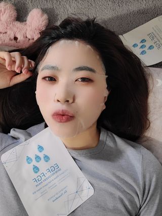 Dr.느루벗 느루벗 EGF FGF 스킨 리커버리 마스크 10장 — 5점을 준 리뷰어가 2021년 2월 올린 사용 사진