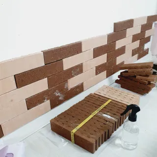 [신흥산업] 붙이는 벽돌 황토 파벽돌 230mm 45장,  욕실 인테리어 실내장식 셀프인테리어 — 4점을 준 리뷰어가 2023년 5월 올린 사용 사진