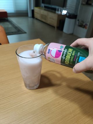 더그레잇티 콤부차 [매일유업] 더그레잇티 44kcal 콤부차 300ml *12개입 (오리지널 6개+베리리치 6개) — 5점을 준 리뷰어가 2023년 8월 올린 사용 사진