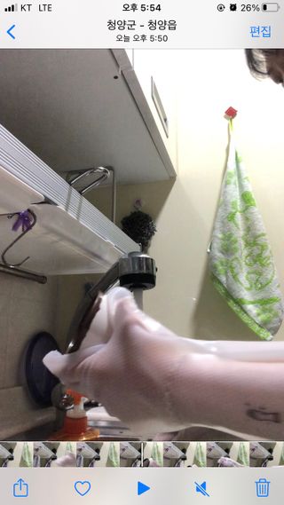 나무드 [매직싹싹] 고급형 친환경 실리콘 수세미 미끄럼방지 고무장갑 투명 1개 + 블랙 1개 캠핑용 야외 설거지 — 4.5점을 준 리뷰어가 2021년 9월 올린 사용 사진