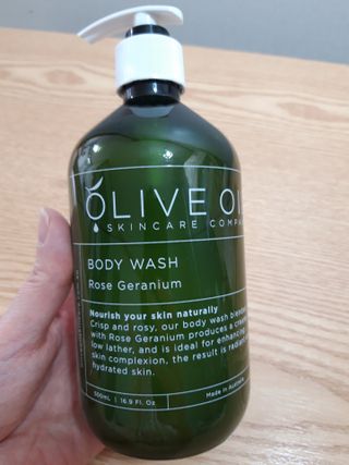 올리브 오일 스킨케어 컴퍼니 [OOSC] 향기로운 보습 로즈 제라늄 바디워시 500ml — 5점을 준 리뷰어가 2021년 5월 올린 사용 사진