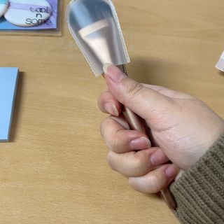 [툴앤썸] 메이크업 브러시로 바르고 호빵 스펀지로 클렌징하는 A-Z 뷰티툴 5종 — 4점을 준 리뷰어가 2021년 2월 올린 사용 사진