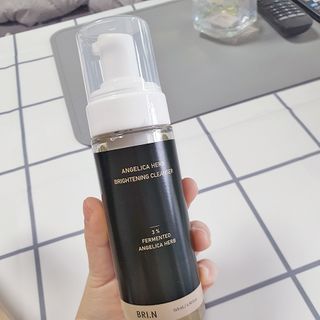풀무원 브리엔 엔젤리카 허브 브라이트닝 클렌저+전용펌프 — 5점을 준 리뷰어가 2021년 3월 올린 사용 사진