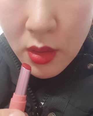 [블랙루즈] 로즈 벨벳 립스틱 택1+랜덤1 — 5점을 준 리뷰어가 2020년 12월 올린 사용 사진