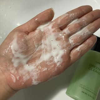 프리마인 메이크업과 들뜨는 각질까지 한방에 깐달걀로! 순하기까지한 셀베이스 그린티클렌저(200ml) — 4.5점을 준 리뷰어가 2023년 5월 올린 사용 사진