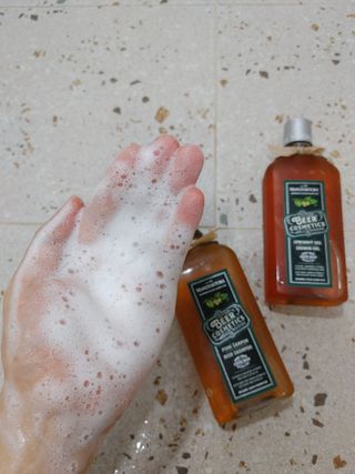 체코 비건화장품 마뉴팍투라 향좋은 천연 맥주샴푸 맥주샤워젤 — 5점을 준 리뷰어가 2022년 5월 올린 사용 사진