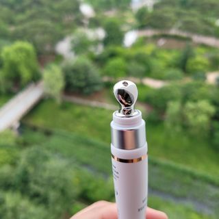 산수시 일루미네이팅 펄 영양 다크서클 스틱 아이 크림 케어 15ml — 5점을 준 리뷰어가 2021년 6월 올린 사용 사진