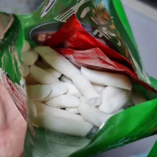 [푸딩팩토리] 떡볶이 베스트 2종_옛날 국물떡볶이 570g / 할매 기름 떡볶이  570g — 4점을 준 리뷰어가 2022년 5월 올린 사용 사진
