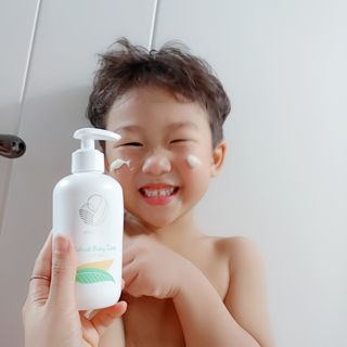 mom e 맘이 내추럴 베이비 케어 샴푸앤바스+로션 — 3점을 준 리뷰어가 2021년 1월 올린 사용 사진