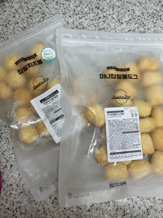 Dog&Ball 독앤볼 [Dog&Ball] 미니찹쌀볼도그 찹쌀치즈볼 — 5점을 준 리뷰어가 2021년 8월 올린 사용 사진