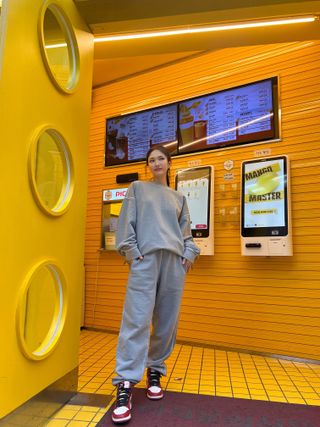 MAPLESYRUPFACTORY 메이플 피그먼트 맨투맨 8.COL — 4점을 준 리뷰어가 2023년 4월 올린 사용 사진