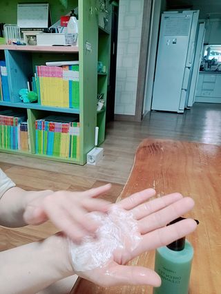 프리마인 메이크업과 들뜨는 각질까지 한방에 깐달걀로! 순하기까지한 셀베이스 그린티클렌저(200ml) — 5점을 준 리뷰어가 2023년 4월 올린 사용 사진