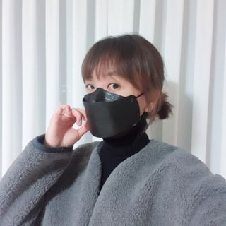위케어 KF94 마스크 숨쉬기편한 귀안아픈마스크 국산원부자재 사용 식약처 승인 마스크 — 5점을 준 리뷰어가 2021년 2월 올린 사용 사진