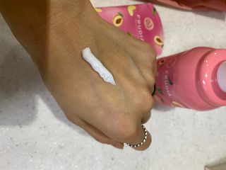 [후르디아] 복숭아 바디워시+바디에센스 세트 — 3점을 준 리뷰어가 2021년 3월 올린 사용 사진