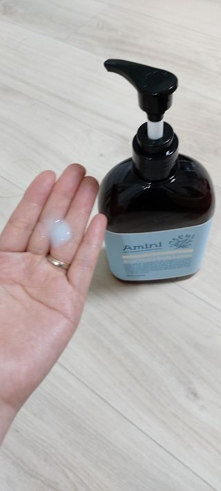 아미니 블루테라 바디로션 — 5점을 준 리뷰어가 2021년 7월 올린 사용 사진