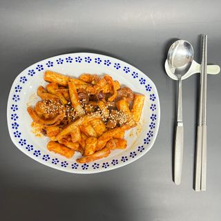 화끈한녀석들 새오똥400g 새우,오징어,똥집 볶음요리 소스,밀떡, 참기름 포함 — 5점을 준 리뷰어가 2022년 12월 올린 사용 사진