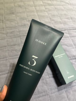 르핸스 퍼포밍 3 바디워시 비반트포렛/베티버포그 — 5점을 준 리뷰어가 2023년 1월 올린 사용 사진