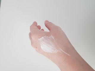 르핸스 퍼포밍 2 핸드&네일 비반트포렛/베티버포그 — 5점을 준 리뷰어가 2023년 1월 올린 사용 사진