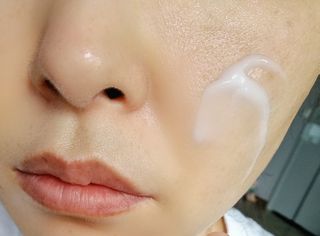 프리마인 바르기만 하면 철벽 스킨케어+24시간 마스크팩 효과. 셀라브 리제너레이팅 시스템 부스터+크림 세트 — 5점을 준 리뷰어가 2023년 6월 올린 사용 사진