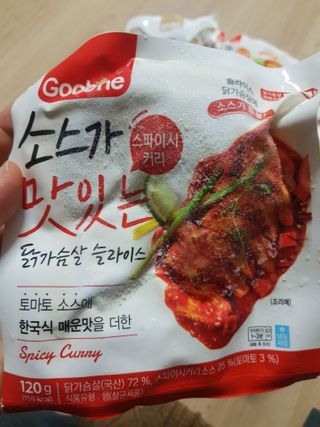 굽네몰 [굽네] 소스가 맛있는 닭가슴살 슬라이스 4종 — 5점을 준 리뷰어가 2021년 3월 올린 사용 사진