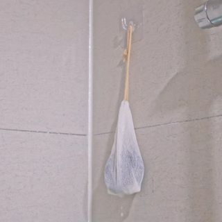 free [아토르] 9종 임상완료 아토르 다름 샴푸바_블랙  프리미엄 두피 케어 샴푸바 — 5점을 준 리뷰어가 2023년 11월 올린 사용 사진