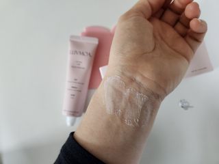 러브모아 향수 고체향수 승무원 고체향수 바르는 향수 니치향수 도손 우드세이지 앤 씨솔트 — 5점을 준 리뷰어가 2023년 1월 올린 사용 사진