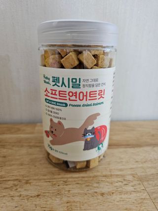 [펫시밀] 원물그대로 영양듬뿍 진공동결건조 북어트릿75g,치킨트릿100g,연어트릿75g 강아지 고양이 간식 — 5점을 준 리뷰어가 2023년 6월 올린 사용 사진