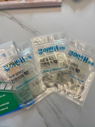 [큐어반H 커팅] 간편하게 떼서 쓰는 자외선차단 습윤밴드 (1팩/30매입) — 5점을 준 리뷰어가 2022년 11월 올린 사용 사진