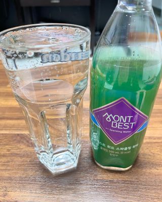 몽베스트 Montbest with Sparkling water Plain 20병 — 5점을 준 리뷰어가 2021년 11월 올린 사용 사진