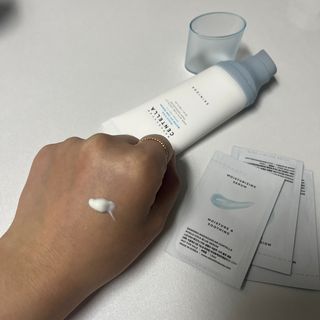 [스킨1004] 마다가스카르 센텔라 히알루-시카 워터핏 선세럼 50ml — 5점을 준 리뷰어가 2024년 5월 올린 사용 사진
