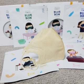 [블루 본 아이노우] 유아용 컬러마스크 40 PCS SET 2중 택 1 — 5점을 준 리뷰어가 2021년 4월 올린 사용 사진