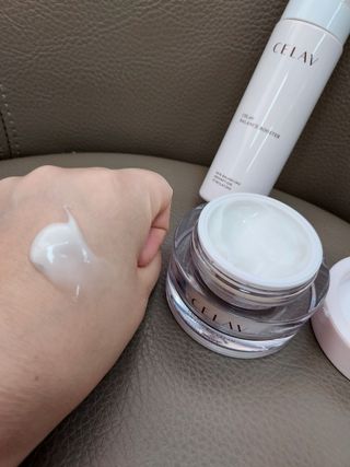 프리마인 바르기만 하면 철벽 스킨케어+24시간 마스크팩 효과. 셀라브 리제너레이팅 시스템 부스터+크림 세트 — 5점을 준 리뷰어가 2023년 7월 올린 사용 사진
