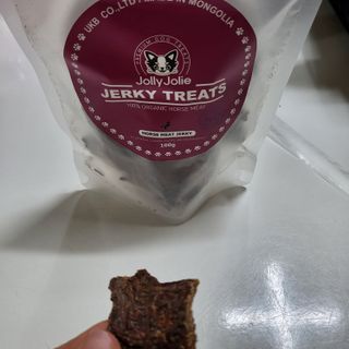 [졸리졸리] 말고기 육포 간식 (HORSE MEAT JERKY) — 5점을 준 리뷰어가 2023년 1월 올린 사용 사진