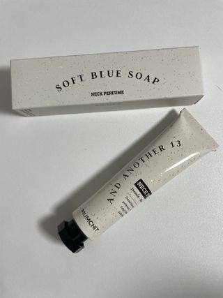 멈칫(MUMCHIT) 넥퍼퓸 NECKPERFUME 2가지 향 — 4.5점을 준 리뷰어가 2021년 12월 올린 사용 사진