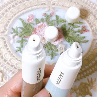[후르디아] 올리브영 착한보습 비건 립버터 2종 — 5점을 준 리뷰어가 2021년 10월 올린 사용 사진