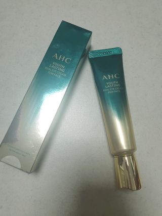 [NEW 탄력유턴 아이크림] AHC 유스 래스팅 리얼 아이크림 포 페이스 — 5점을 준 리뷰어가 2021년 1월 올린 사용 사진