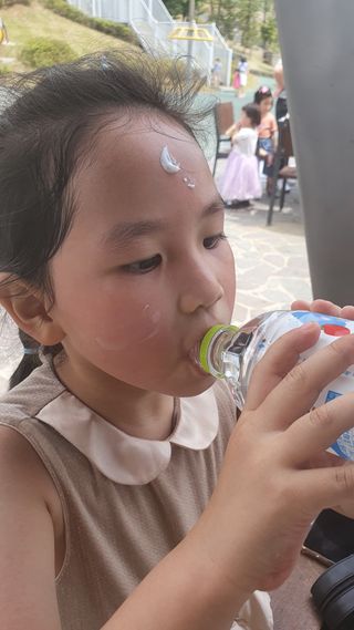 [닥터문] 프리미엄 알로에베라 선크림 500ml — 4.5점을 준 리뷰어가 2022년 6월 올린 사용 사진