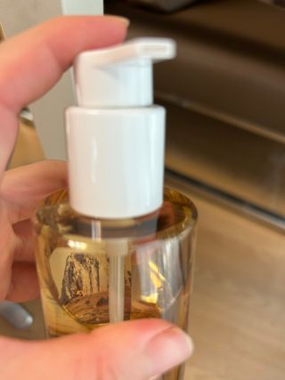 스킨1004 [SKIN1004] 마다가스카르 센텔라 라이트 클렌징 오일 200ml — 5점을 준 리뷰어가 2024년 8월 올린 사용 사진