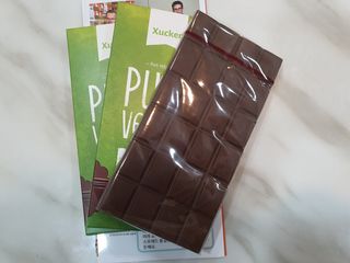 당류2g 자일리톨로 단맛을낸 슈카 퓨어비건 무설탕초콜릿 Xucker vegan 2개입 — 5점을 준 리뷰어가 2021년 4월 올린 사용 사진