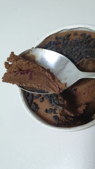 롯데제과 본젤라또 비스킷&바닐라카라멜바, 본젤라또 베리쇼콜라컵 — 4점을 준 리뷰어가 2021년 11월 올린 사용 사진