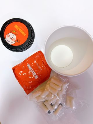 유비쿡 컵떡볶이 매운컵떡볶이2개/ 짜장컵떡볶이 2개  총 4개세트 — 4점을 준 리뷰어가 2021년 2월 올린 사용 사진