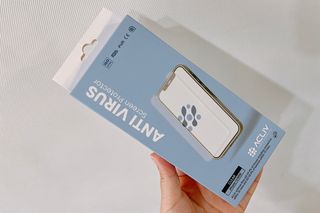 아클리브 Premium 항균 항바이러스 액정 보호필름(iPhone) — 5점을 준 리뷰어가 2022년 9월 올린 사용 사진