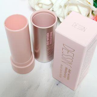 바르는뷰티 데생멀티밤 식물유래성분 97 저분자콜라겐 피부수분 미백 주름개선 멀티밤스틱 — 5점을 준 리뷰어가 2021년 11월 올린 사용 사진