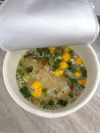 NISSIN 닛신 컵누들  4종 - 씨푸드오리지날, 씨푸드 스파이시, 씨푸드 커리, 씨푸드 XO소스 — 5점을 준 리뷰어가 2022년 4월 올린 사용 사진