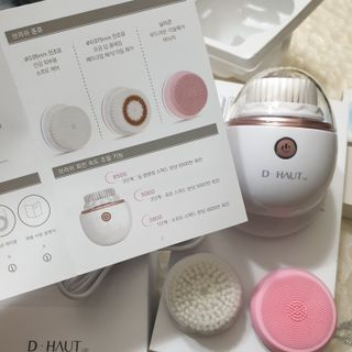 디하우트 랩 디하우트랩 클렌징 피부관리기 진동클렌저 실리콘+2종 인조모 브러시 — 4점을 준 리뷰어가 2021년 12월 올린 사용 사진